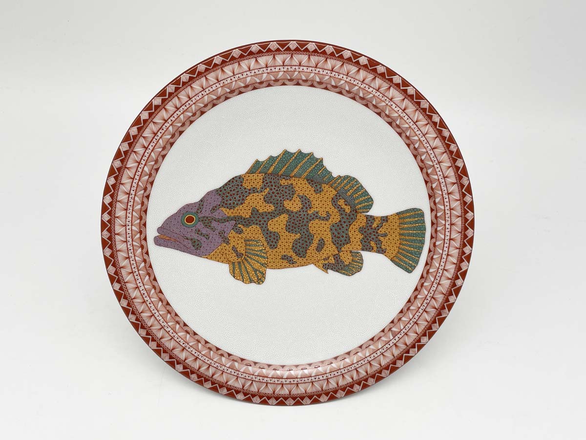 Red bamboo shoot rockfish decorative plate / Rieko Kawabata