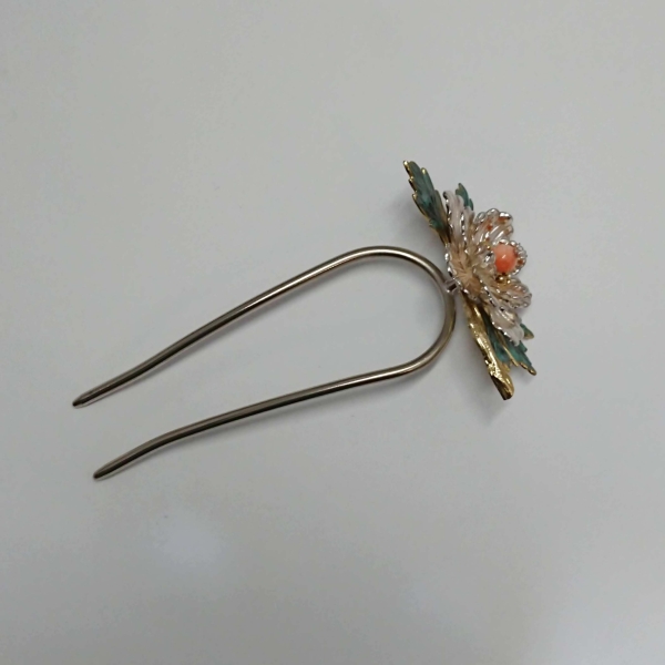 Peony and hairpin